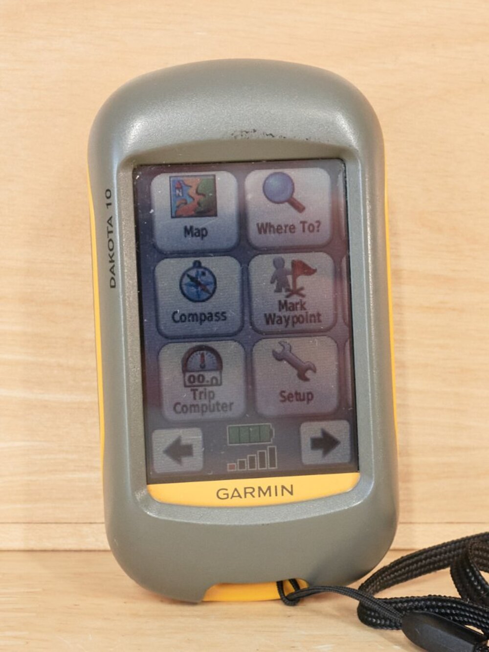 Garmin Dakota 10 Handheld GPS Navigator with Color Touchscreen